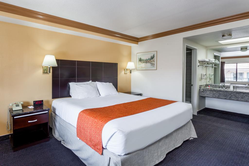 Howard Johnson By Wyndham Norco Buitenkant foto