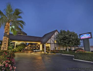 Howard Johnson By Wyndham Norco Buitenkant foto